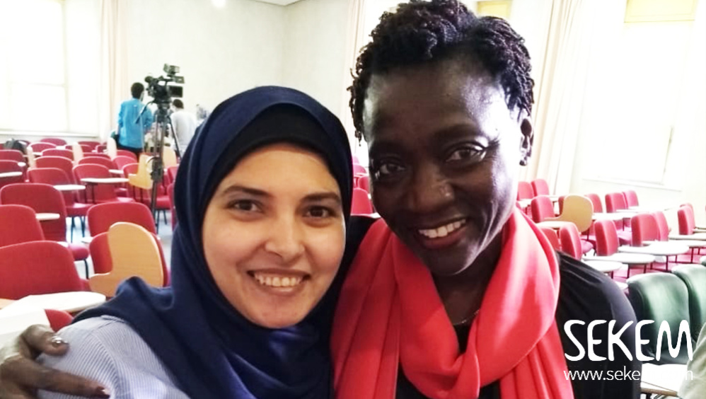 Zwei starke Frauen. Thoraya und Auma Obama bei einer Veranstaltung des Weltzukunftsrates in SEKEM. 